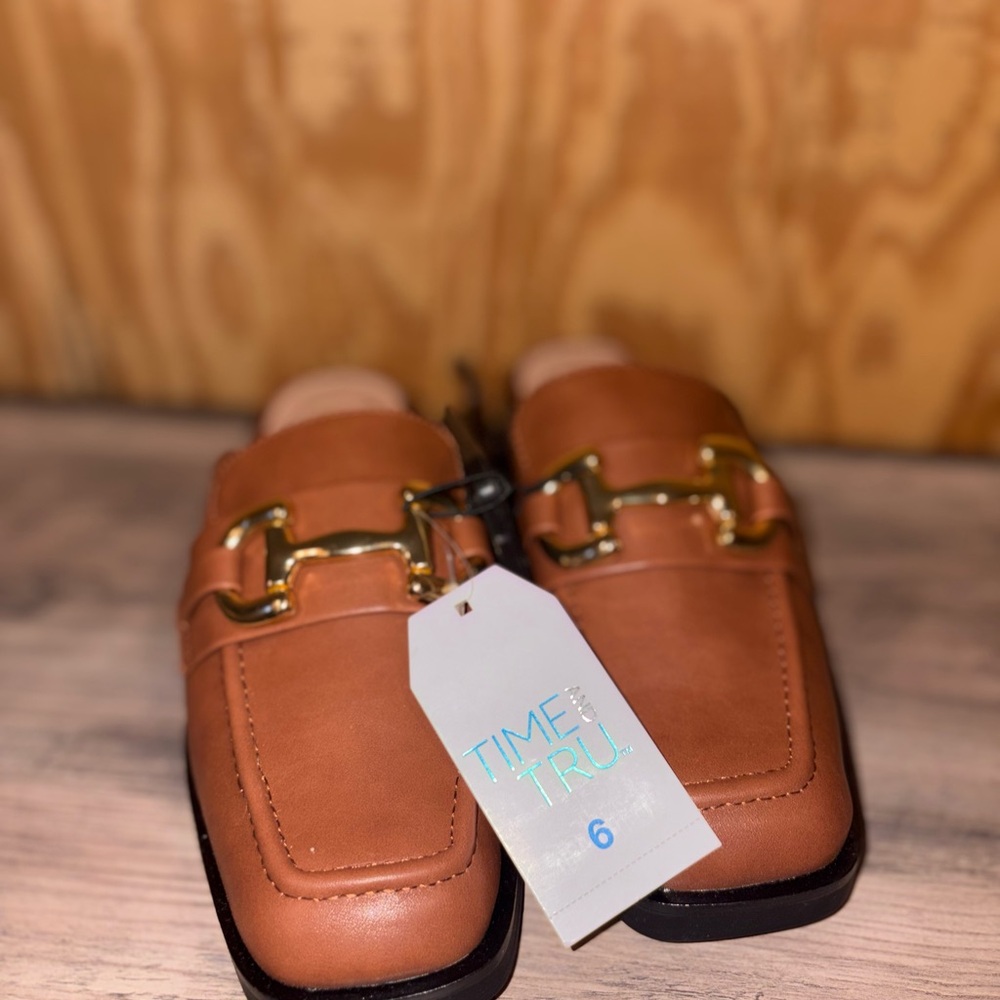 Time and Tru Women’s Tan Loafers with Gold Accent